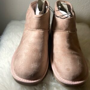 Arizona Flat Heel Winter Ankle Boots- size 10